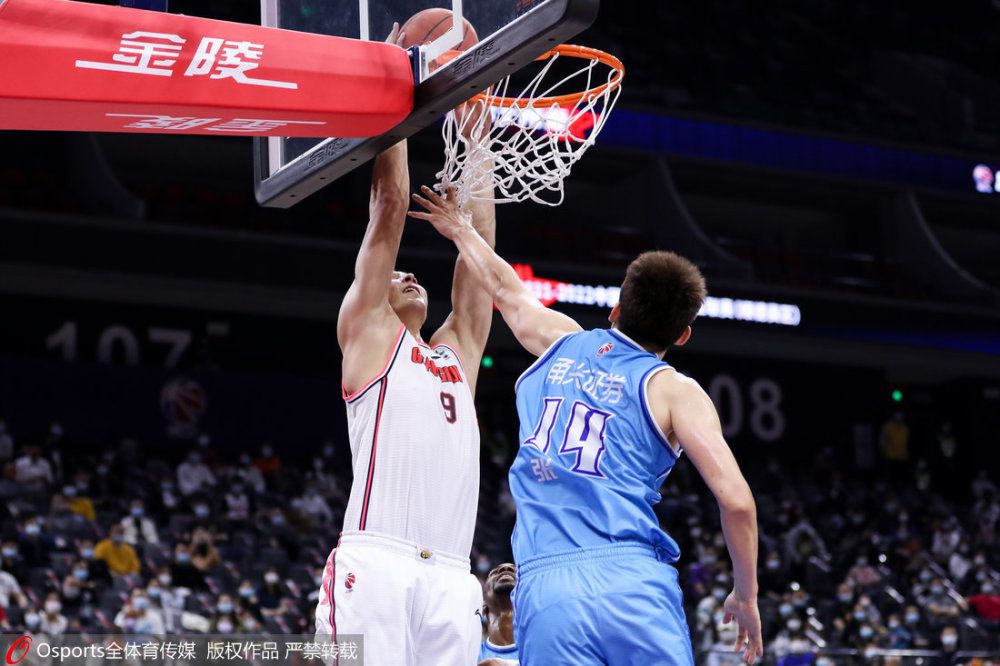 他并不知道叶辰的真实身份，只知道叶辰这个人似乎确实有点神通广大的本事，而且也确实让爷爷对他无比尊崇。